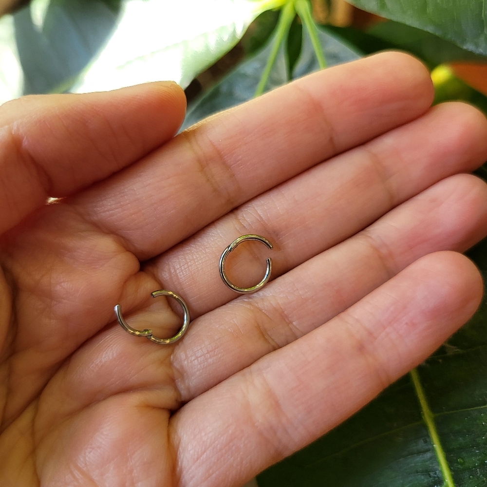 Solid Platinum Hoop Rings - Picture 5 of 5